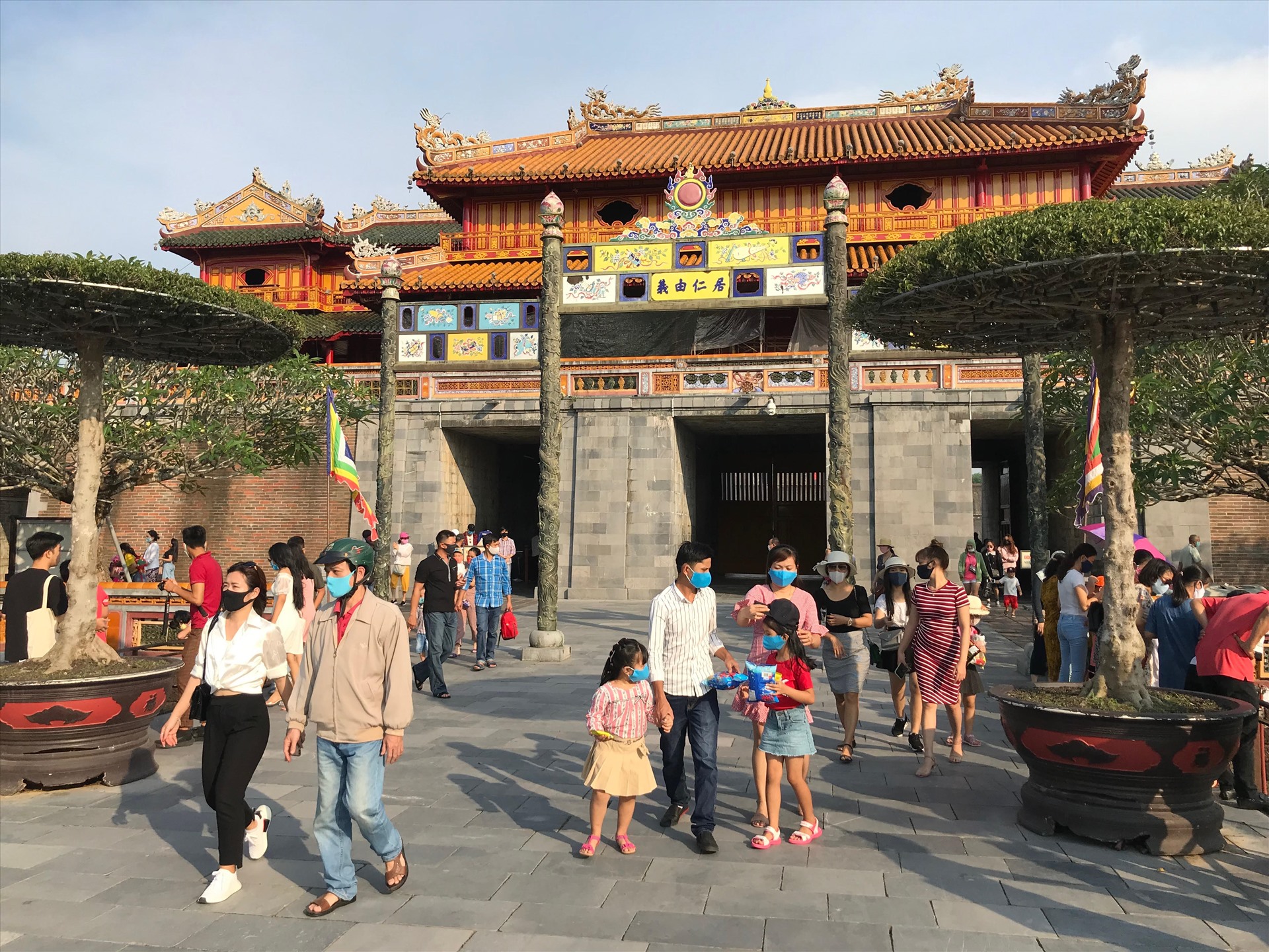 Tại khu vực Đại Nội, theo thống kê, trung bình mỗi ngày đón khoảng 1000 lượt khách tham quan. Ảnh: Tường Minh