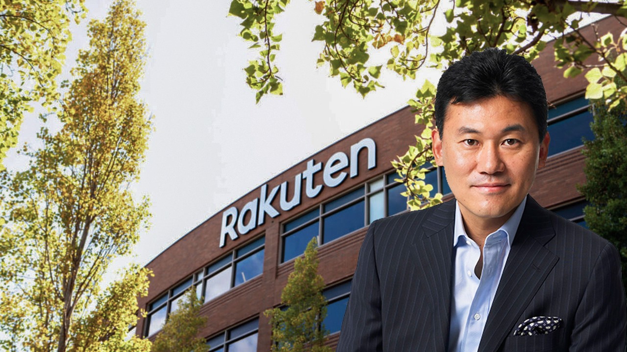 Hiroshi Mikitani là người sáng lập và CEO của Rakuten, “gã khổng lồ” thương mại điện tử của Nhật Bản. Năm 2014, Rakuten chi 900 triệu USD mua dịch vụ nhắn tin Viber, cạnh tranh với WhatsApp của Facebook. Đồ họa: Phan Anh