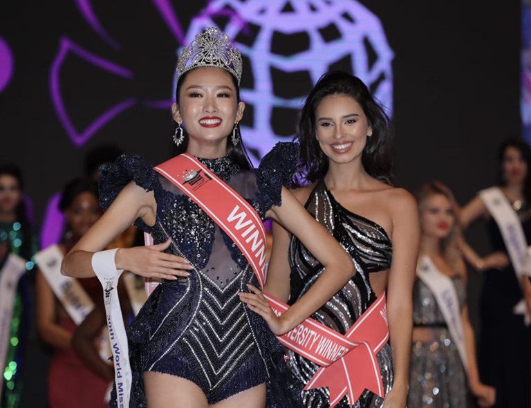 Đối với các fan sắc đẹp, Thanh Khoa vốn là cái tên quen thuộc khi từng đăng quang Hoa hậu Sinh Viên Thế giới 2019 được tổ chức tại Hàn Quốc. Ảnh: Sen Vàng.