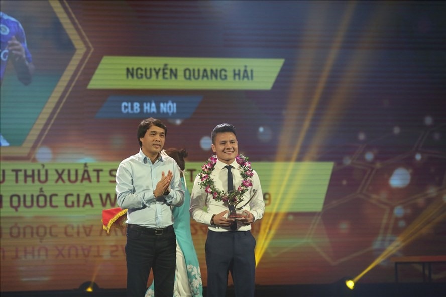 Quang Hải là cầu thủ xuất sắc nhất V.League 2019. Ảnh: Hoài Thu