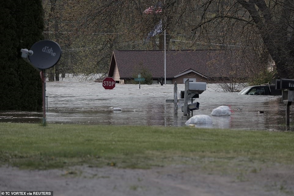 Trung tâm Sanford ngập sâu. Ảnh: Reuters