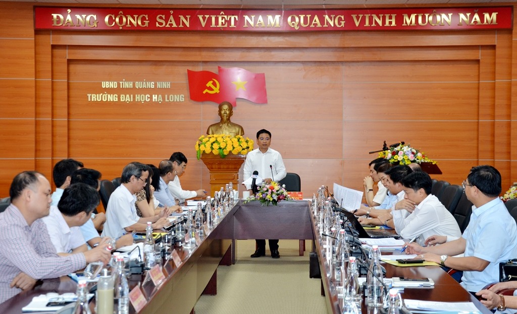 Ông Nguyễn Văn Thắng chủ trì buổi họp đầu tiên với Đại học Hạ Long trên cương vị là Hiệu trưởng của trường này, ngày 19.5.2020. Ảnh: Hoàng Nga