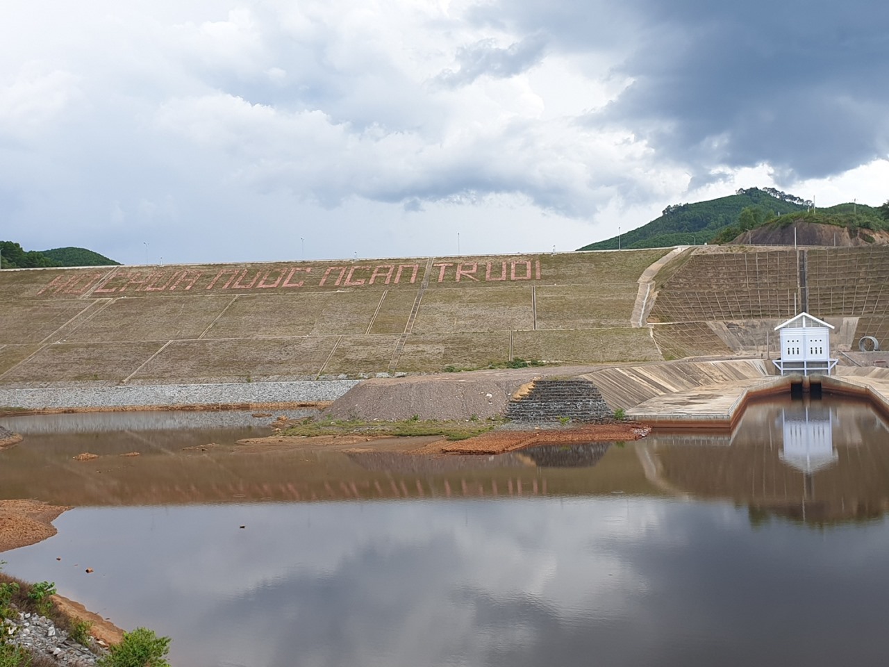 Ngàn Trươi, một trong 4 hồ chứa lớn quan trọng của Việt Nam. Ảnh: Nhất Nam