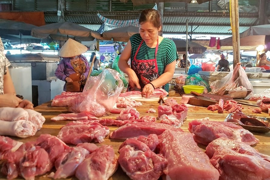 Giá thịt lợn bán buôn ngày 23.5 đã tăng lên mức 130.000-135.000 đồng/kg. Ảnh: Khánh Vũ