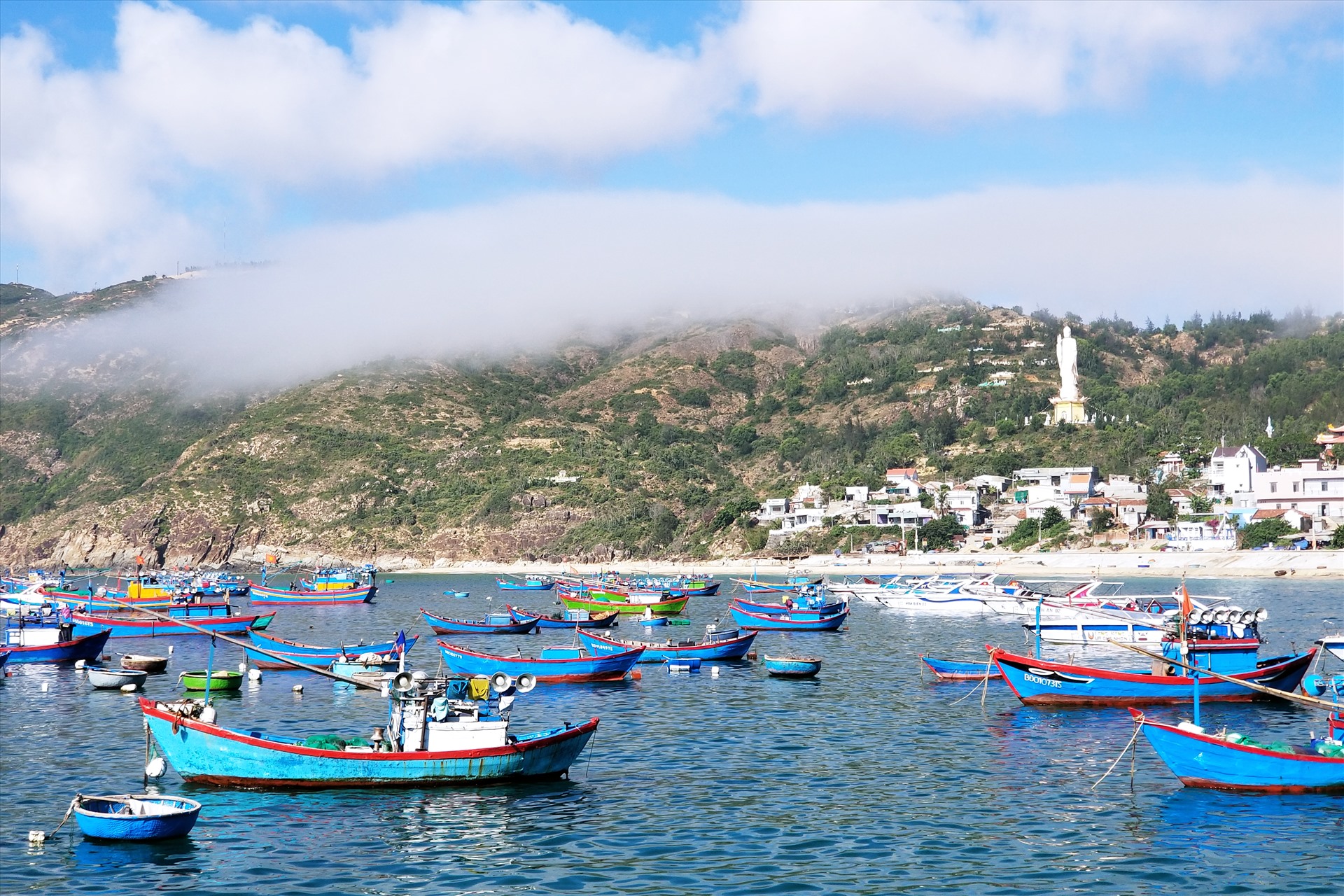 Sự an toàn khi đến du lịch Bình Định được nhận phản hồi rất tốt của khách du lịch. Ảnh: N.Tri