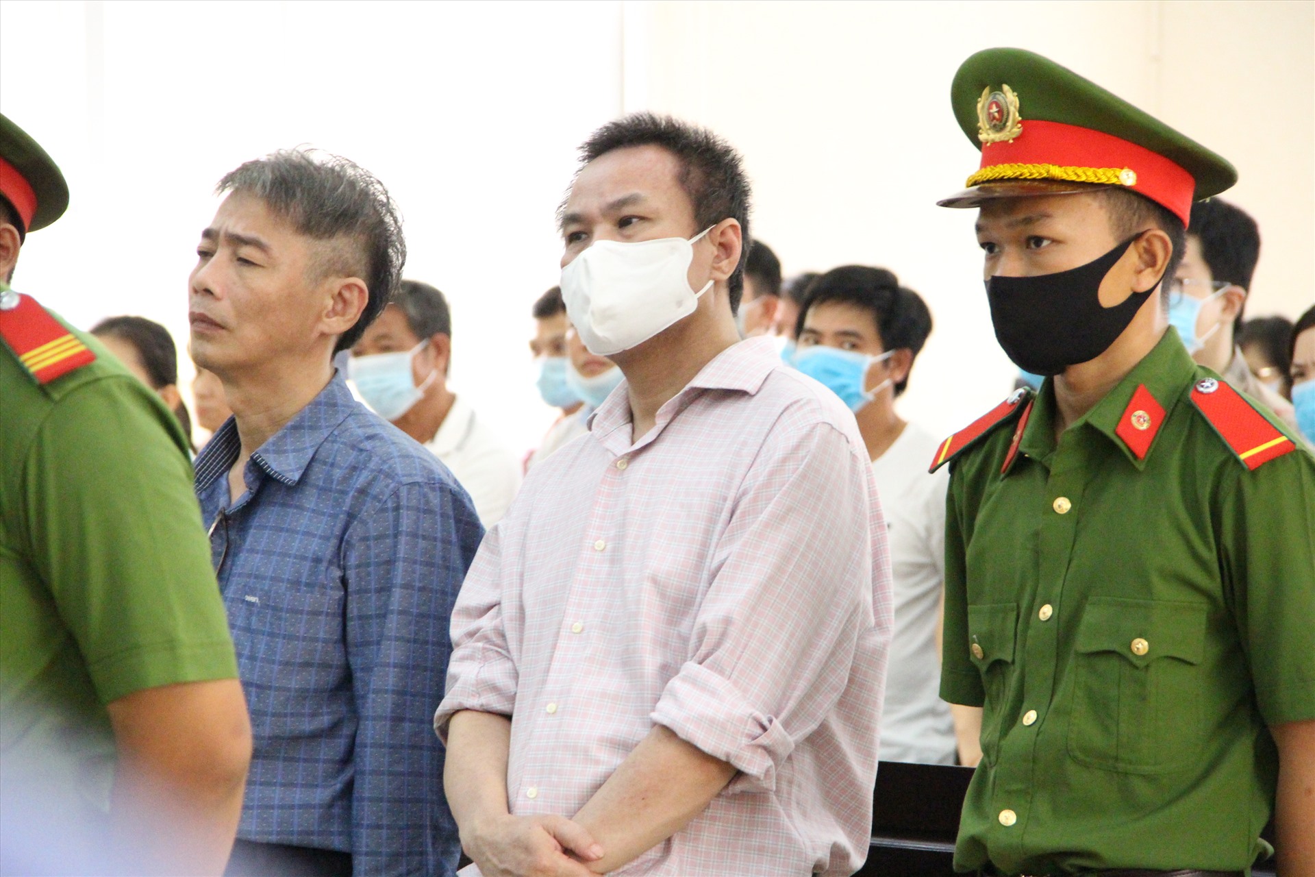 Bị cáo Hùng và Lộc bị tuyên phạt 12 năm tù. Ảnh: Đình Trọng