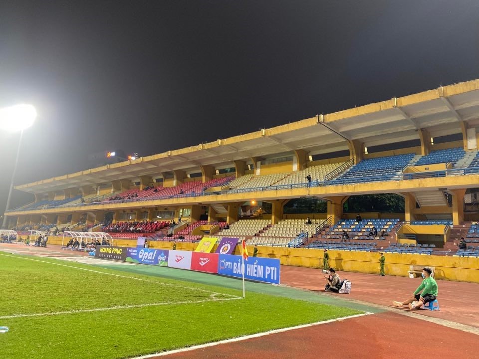 Toàn bộ các trận đấu thuộc vòng 1, 2 LS V.League 2020 không đón khán giả là một sự thiệt thòi lớn cho các đội bóng. Đây là hình ảnh sân Hàng Đẫy trong trận đấu giữa Hà Nội và Nam Định tại vòng 1 V.League 2020. Ảnh: Hoài Thu