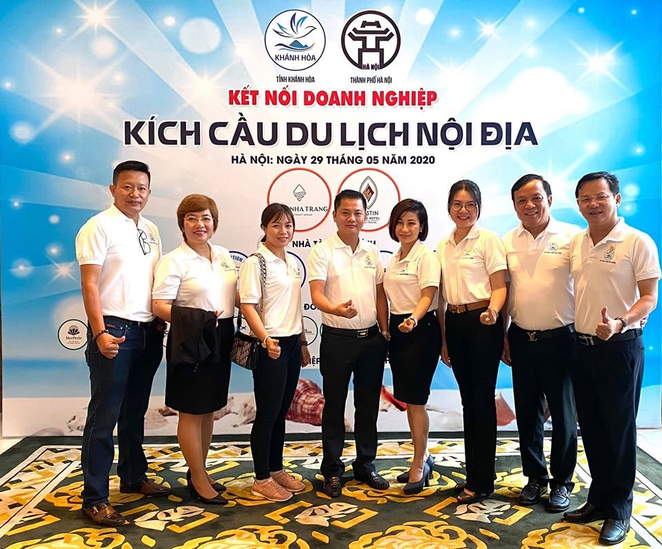Sự bắt tay, hợp tác giữa Khánh Hòa và Hà Nội hy vọng sẽ tạo cú hích, thúc đẩy doanh nghiệp du lịch 2 địa phương liên kết, giao lưu trao đổi khách. Ảnh: Đức Hòa