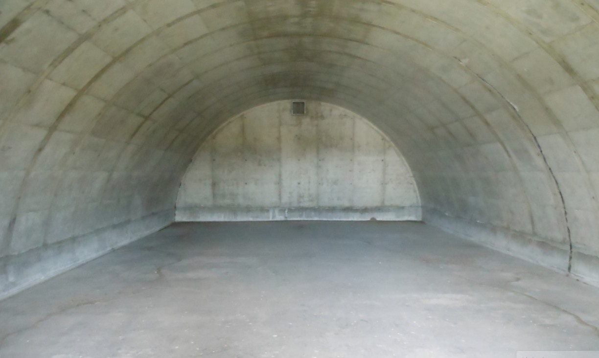 Khách hàng sẽ được bàn giao một hầm ngầm với cửa thép chống phá và không gian “thô” bên trong. Họ sẽ tự hoàn thiện công trình theo ý thích. Nguồn ảnh: TerraVivos