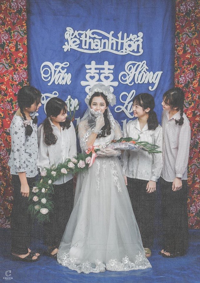 Cùng chiêm ngưỡng những bộ váy cưới với phom dáng và hoa văn độc đáo, đầy lãng mạn và đẹp mắt.