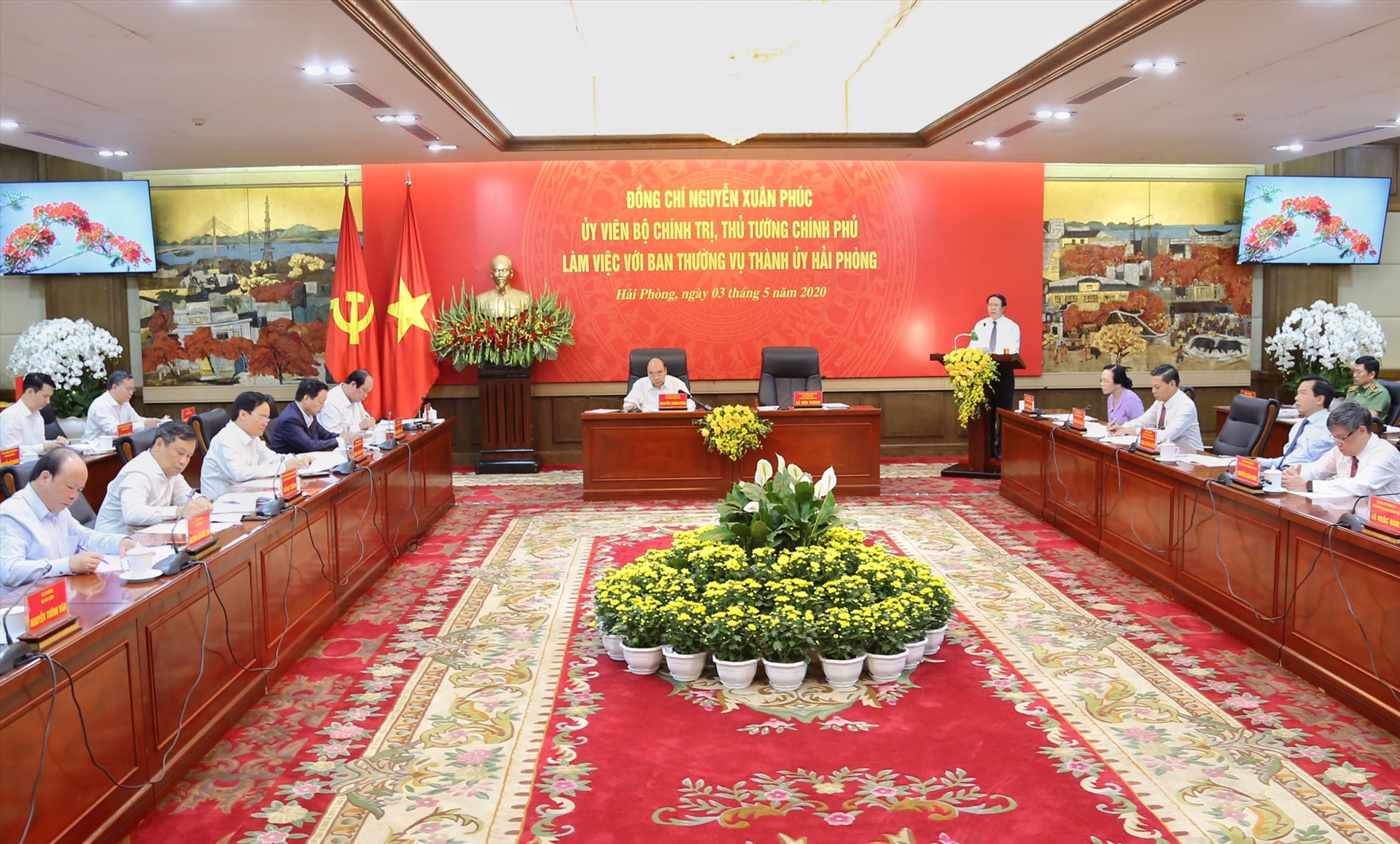 Thủ tướng Nguyễn Xuân Phúc làm việc với Ban Thường vụ Thành ủy Hải Phòng chiều ngày 3.5 - ảnh M.H