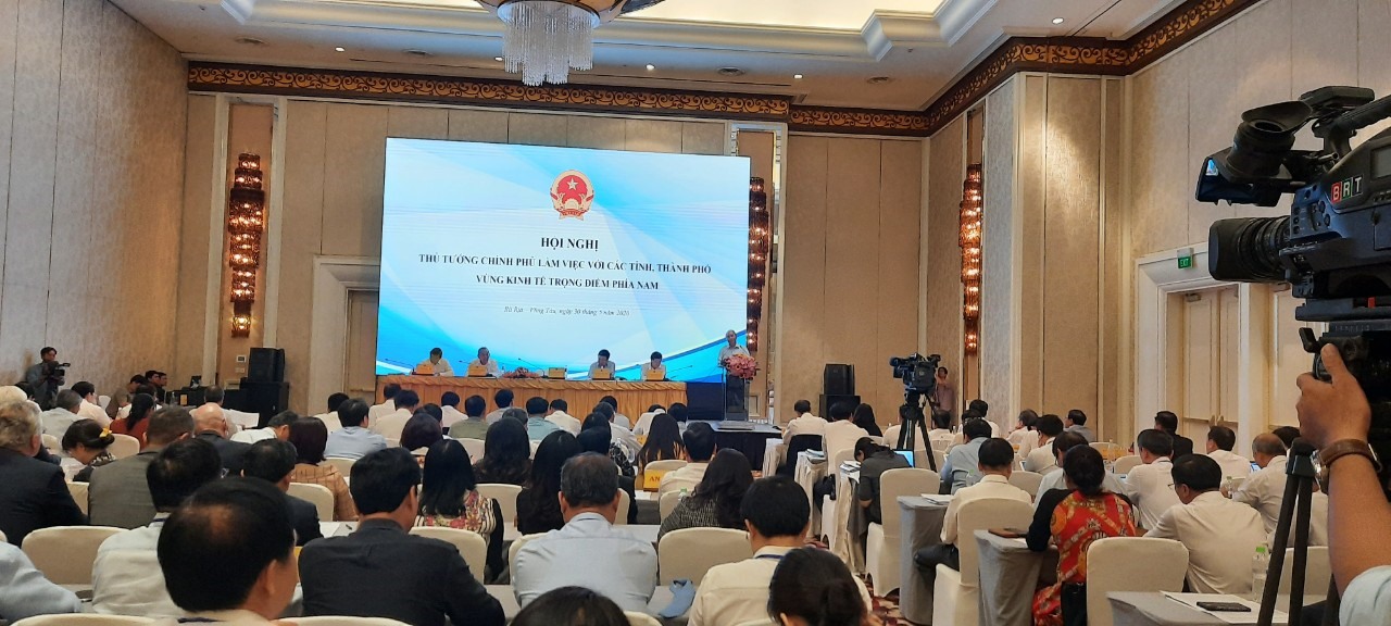 Thủ tướng Nguyễn Xuân Phúc phát biểu tại hội nghị. Ảnh: Hà Anh Chiến
