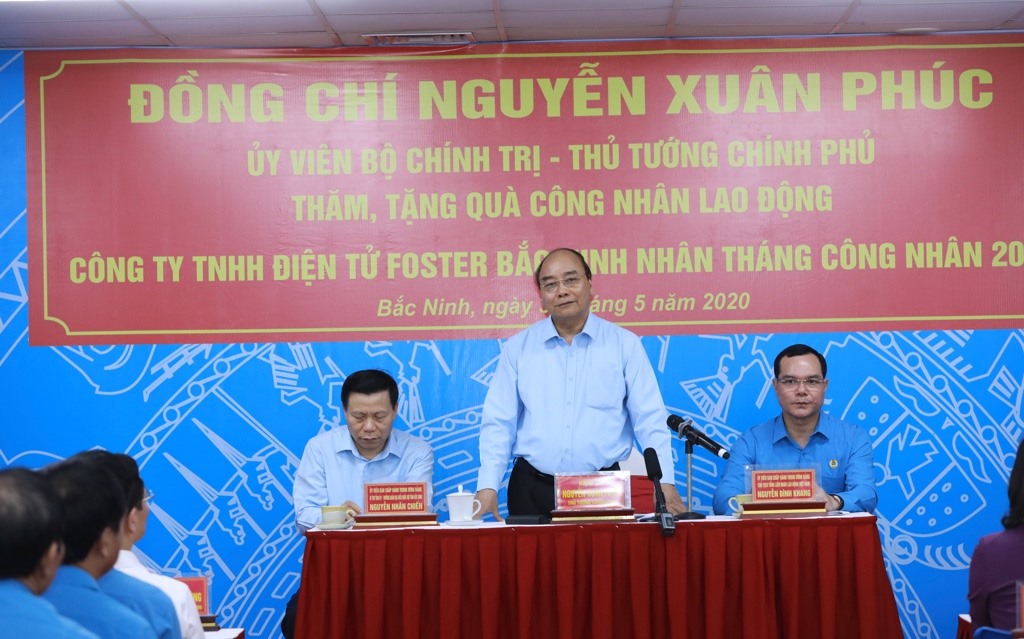 Thủ tướng Nguyễn Xuân Phúc phát biểu tại buổi thăm, tặng quà công nhân lao động. Ảnh: Hải Nguyễn.