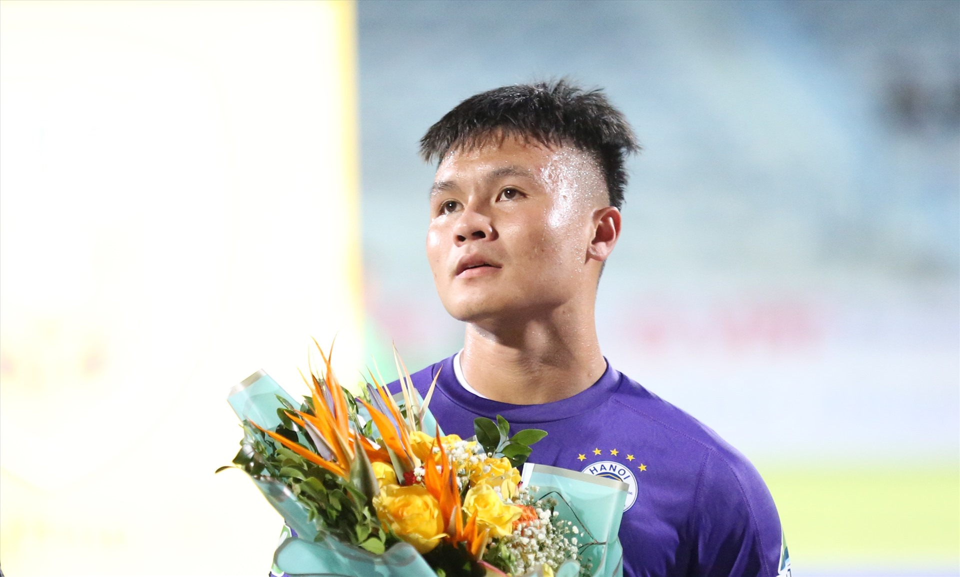 Quang hải được câu lạc bộ Hà Nội vinh danh trước trận đấu gặp Đồng Tháp tại Cup Quốc gia Bamboo Airways 2020.