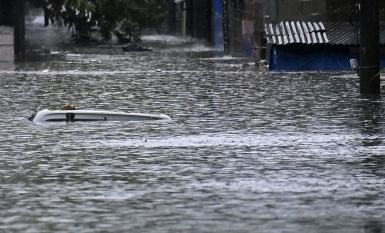 Một khu vực bị ngập sâu do ảnh hưởng của bão Amanda. Ảnh: AFP