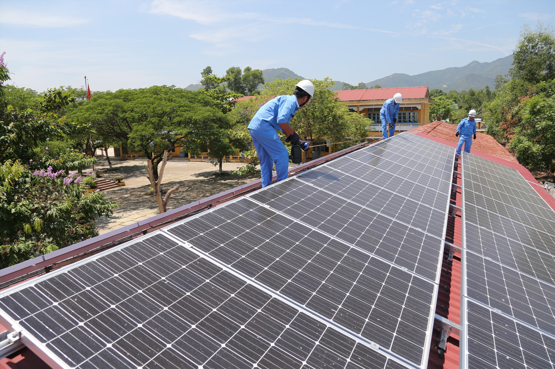 Việc đầu tư điện mặt trời mái nhà của người dân ở miền Trung - Tây Nguyên có phần chững lại trong quý I.2020. Ảnh: EVNCPC cung cấp