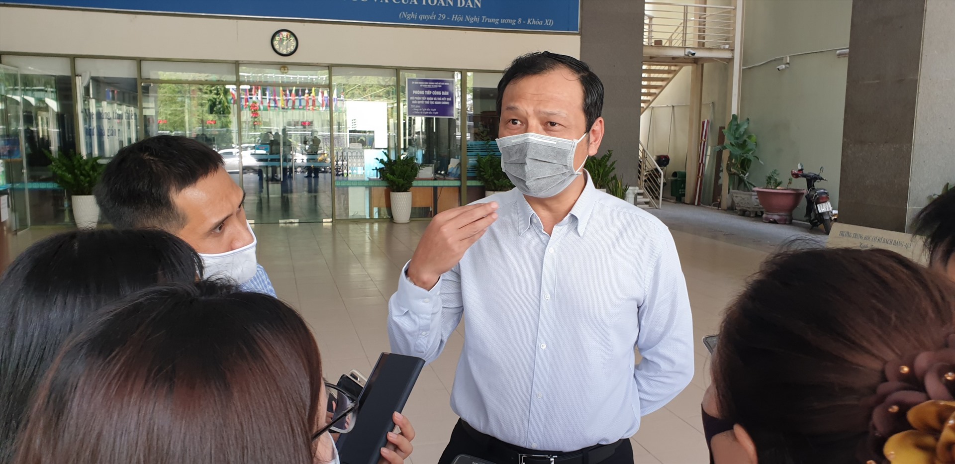 Ông Lê Hoài Nam - Phó Giám đốc Sở GDĐT TPHCM trả lời báo chí ngày 5.5. Ảnh: Huyên Nguyễn