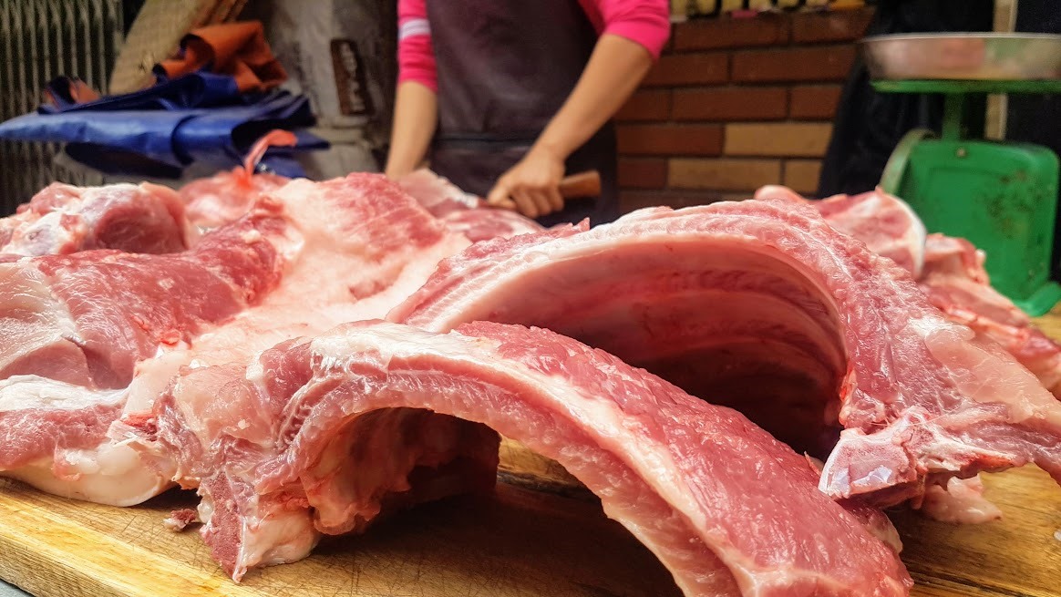 Ngày 6.5.2020, giá sườn non lợn tại chợ dân sinh 170.000 đồng/kg, nhưng tại nhiều siêu thị giá lên tới trên 200.000 đồng/kg. Ảnh: Khánh Vũ