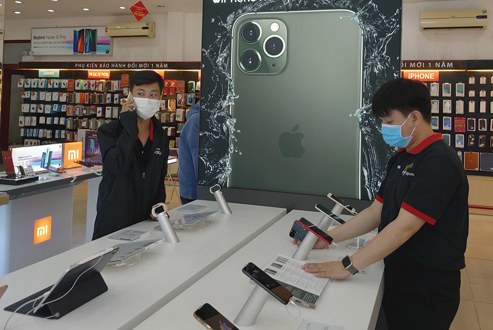 Một cửa hàng bán các thiết bị Apple tại TPHCM. Ảnh:Thế Lâm.
