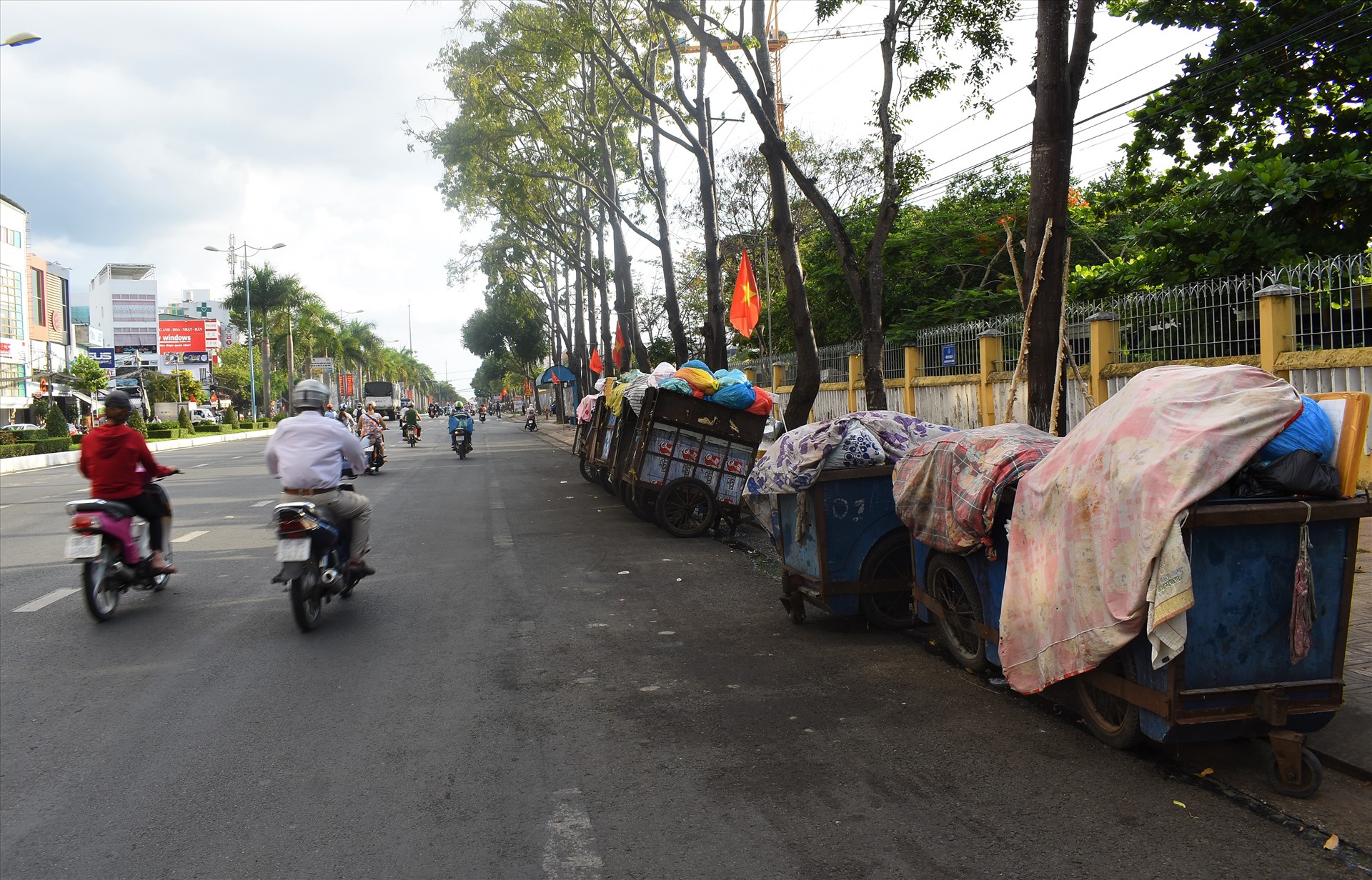 Theo ghi nhận chiều tối ngày 8.5.2020, Tại Trung tâm quận Ninh Kiều, TP.Cần Thơ các điểm tập kết rác tại những nơi trước trường học, bệnh viện,...