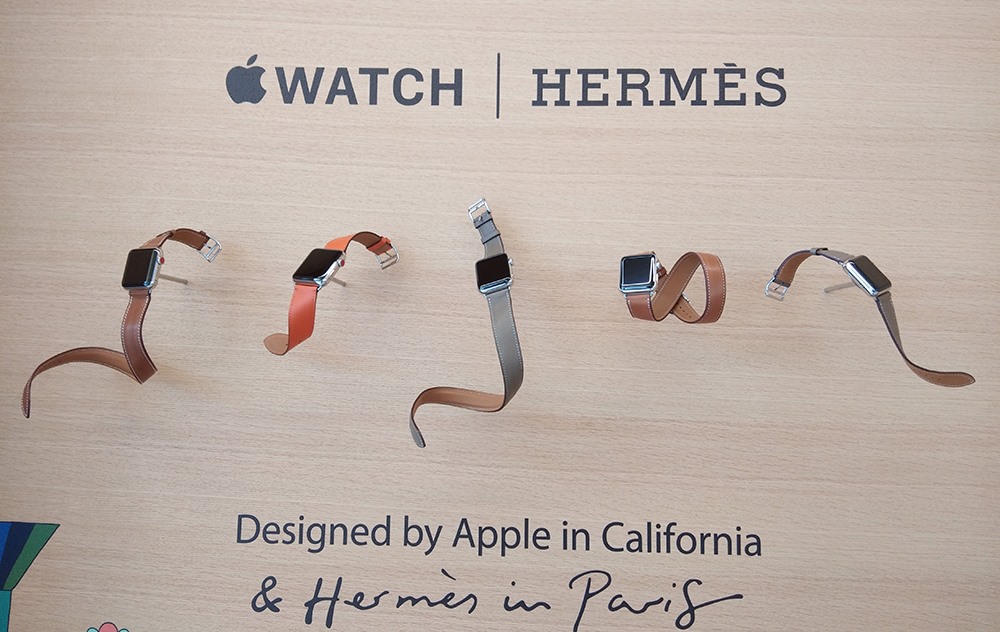 Khu vực trưng bày các thiết kế Apple Watch trong Apple Store tại California. Ảnh: Thế Lâm.