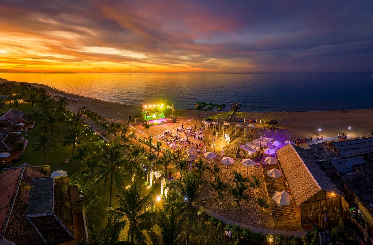Lapochine Beach Resort có tầm nhìn ngắm trọn bãi biển Thuận An (Huế)
