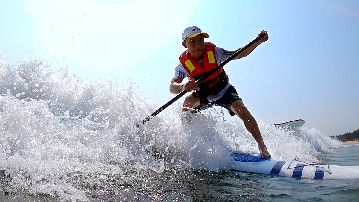 Lướt ván đứng (SUP) – môn thể thao mới được du nhập vào Việt Nam đã có mặt tại Lapochine Beach Resort