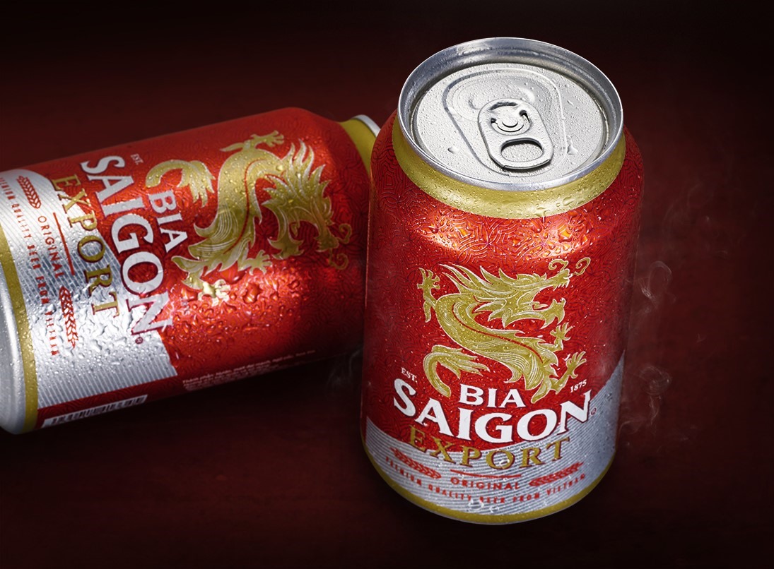Bia Saigon Export mang trên mình tấm áo đỏ rực rỡ cùng hình ảnh trỗi dậy của Rồng