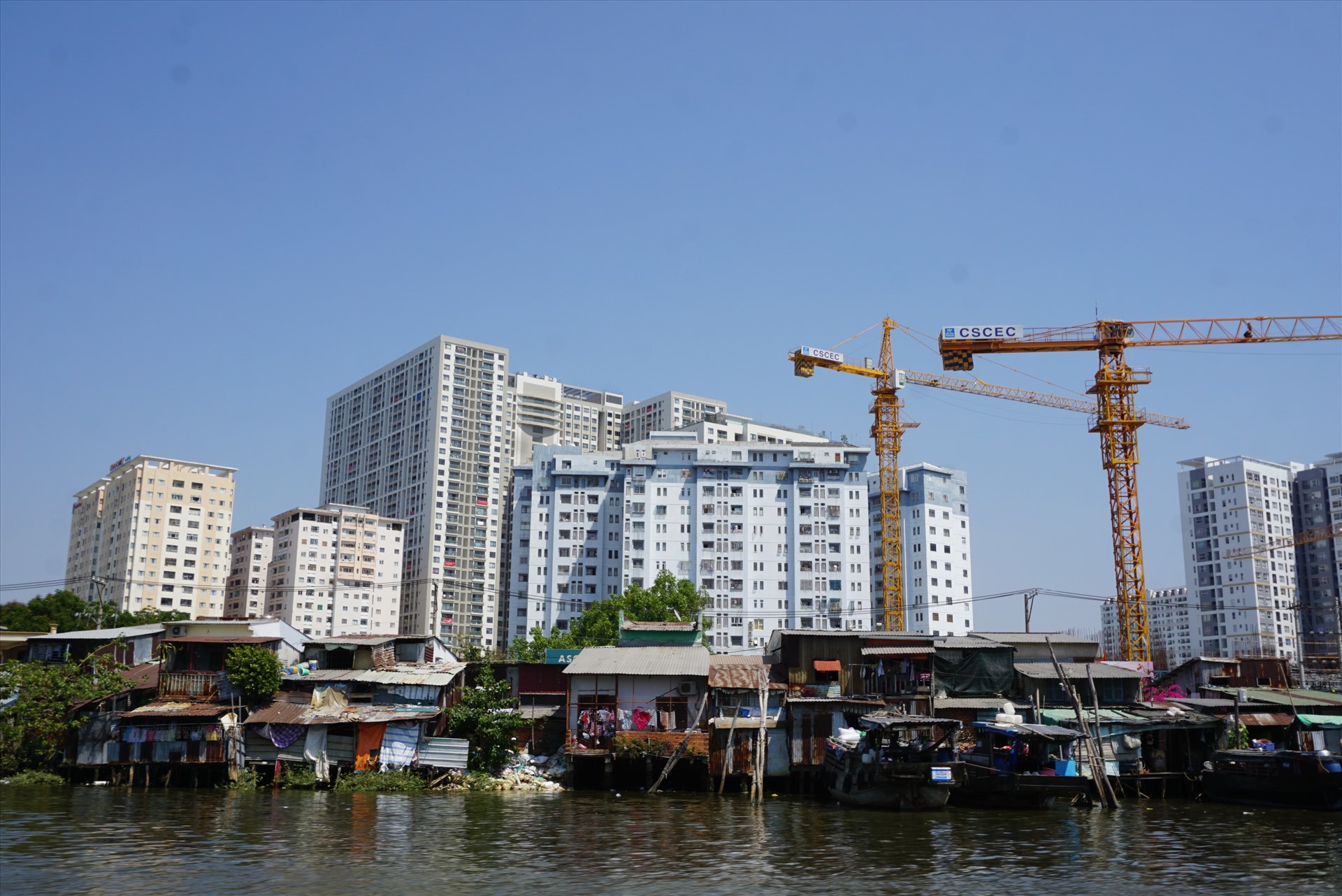 TPHCM “vỡ” kế hoạch di dời 20.000 căn nhà ven kênh, rạch vào cuối năm 2020.   Ảnh: Minh Quân