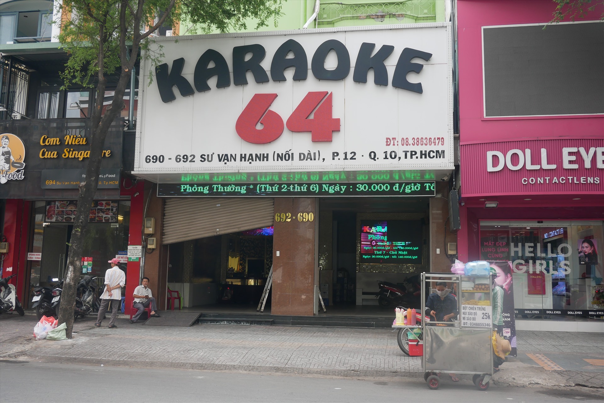 Sáng 9/6, phát biểu kết luận cuộc họp Thường trực Chính phủ về phòng, chống dịch COVID-19, Thủ tướng Nguyễn Xuân Phúc đồng ý cho phép các cơ sở kinh doanh dịch vụ karaoke, vũ trường hoạt động trở lại. Ghi nhận của PV vào chiều cùng ngày nhiều quán karaoke đã mở cửa