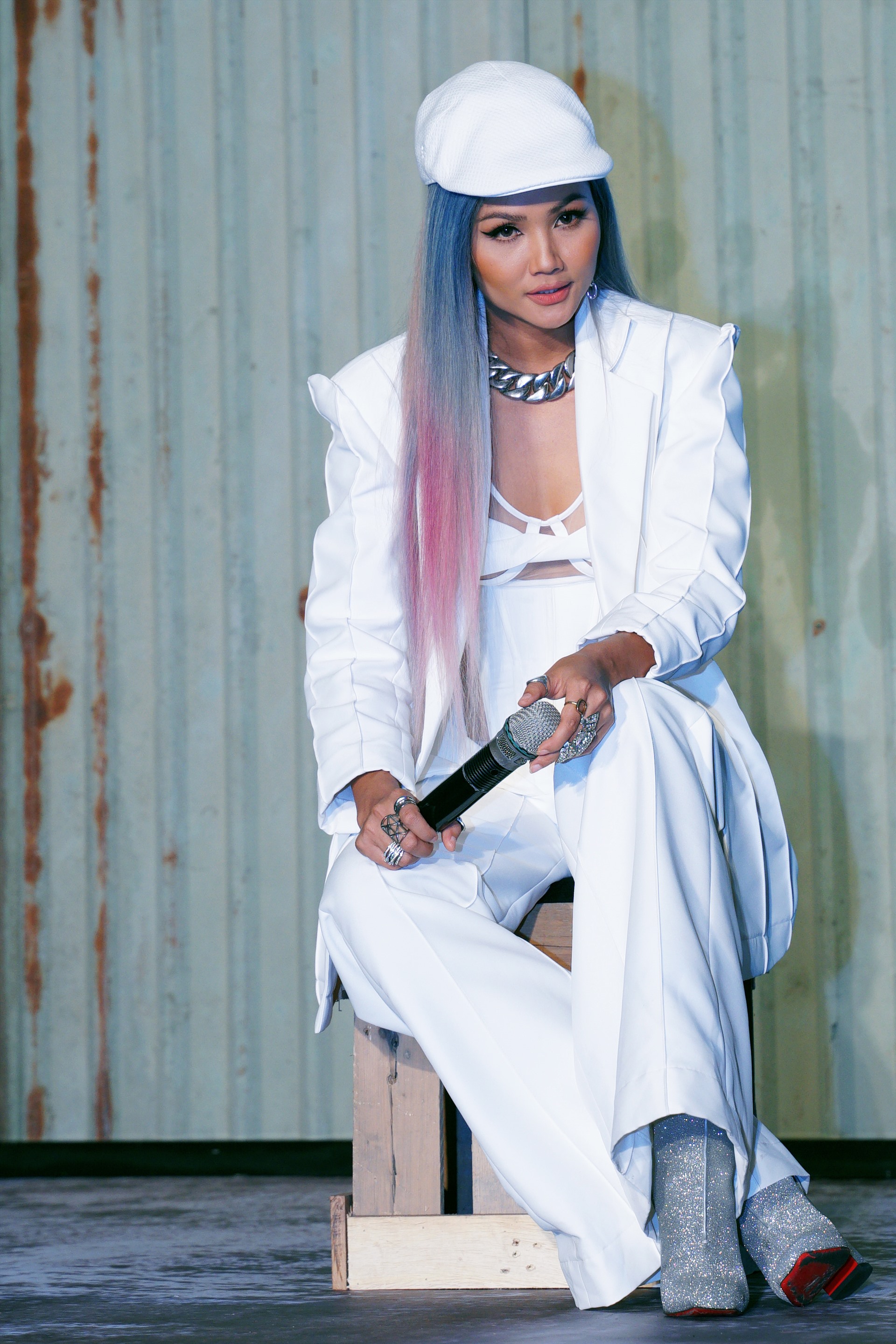 Nàng hậu có những quan điểm sâu sắc về vấn nạn lạm dụng tình dục trẻ em. Ảnh: ĐPCC