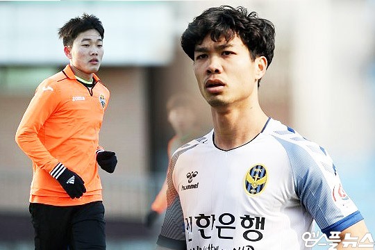 Công Phượng cùng Xuân Trường là những cầu thủ Đông Nam Á đầu tiên chơi bóng tại K.League sau hơn 30 năm. Ảnh: MBC.