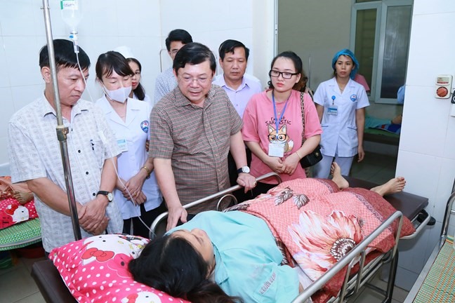 Các nạn nhân đang được điều trị tại bệnh viện đa khoa TP Vĩnh Yên. Ảnh: MTTQ