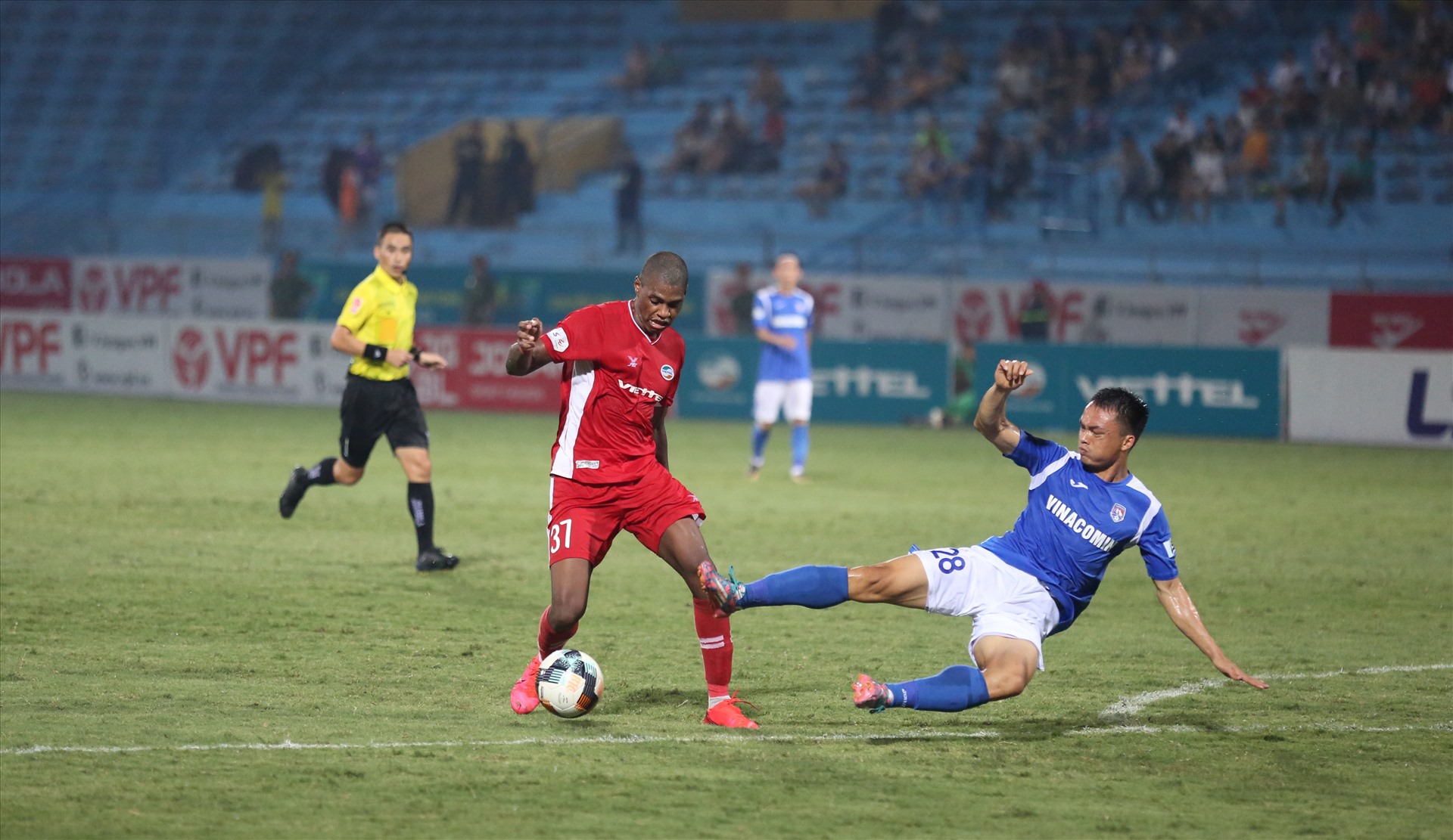 Trận đấu giữa Viettel và Quảng Ninh kết thúc với tỷ số hòa 1-1. Hai đội chia điểm đầy tiếc nuối.