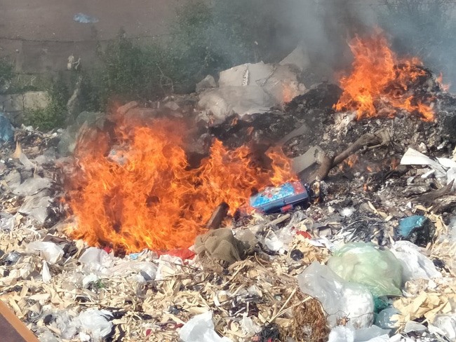 Theo lời phản ánh của người dân xã Vĩnh Phong, bãi rác xã Cộng Hiền làm ảnh hưởng tới sức khỏe của người dân.