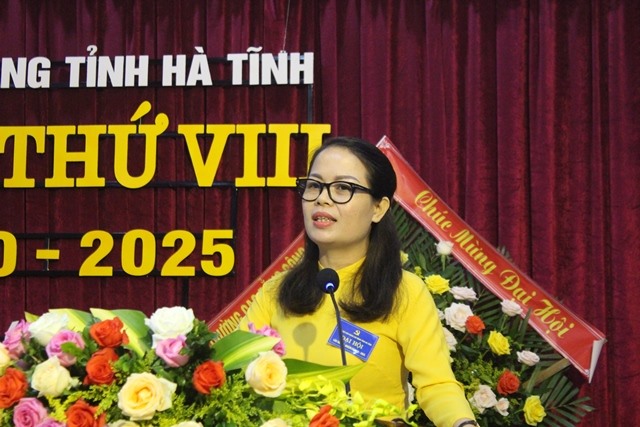 Bà Hà Thị Nguyệt Ánh - Phó Bí thư Đảng ủy khối các cơ quan và doanh nghiệp Hà Tĩnh phát biểu chỉ đạo.
