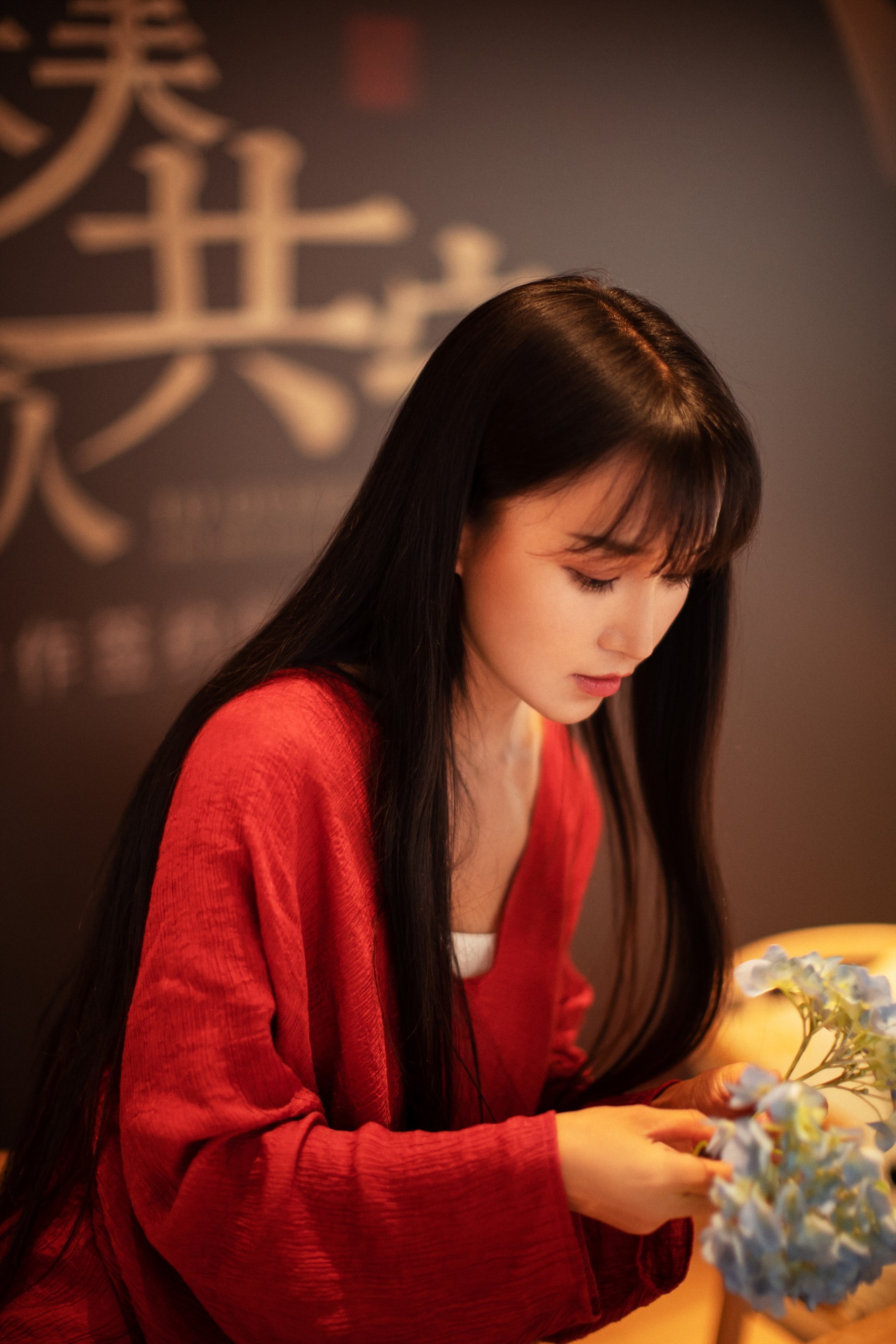 Ngoài nội dung hấp dẫn, điều khiến các video của Tử Thất nhận được nhiều sự yêu mến của dân mạng là vẻ ngoài xinh xắn của cô. 9X sở hữu gương mặt ưa nhìn cùng thân hình cân đối. Ảnh: Weibo