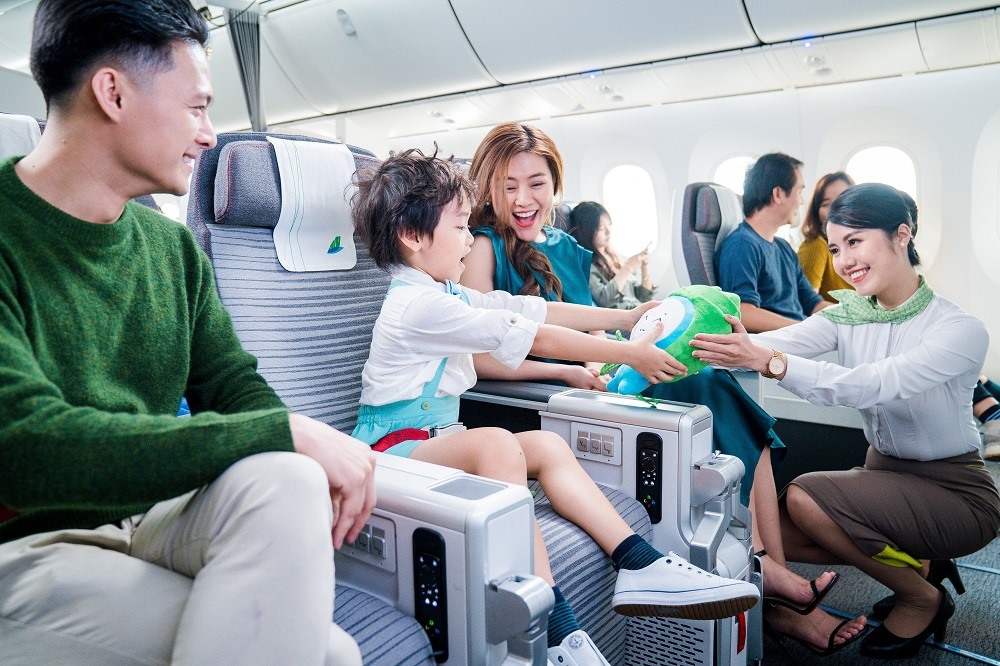 Hành khách sẽ được bay cùng Bamboo Aiways – hãng hàng không đúng giờ “top đầu” toàn ngành, giúp hạn chế việc trễ chuyến, giảm mệt mỏi do phải chờ đợi ở sân bay.