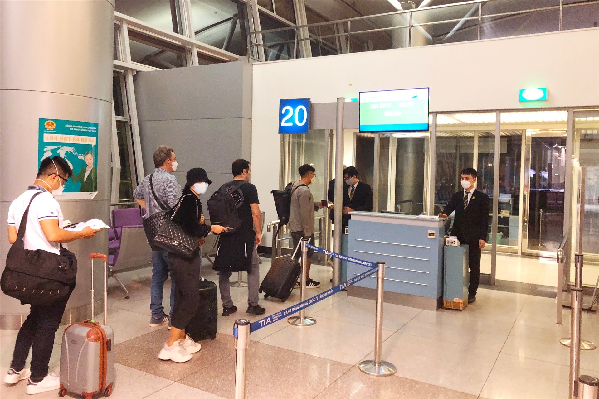 Từ đêm ngày 12.06.2020, hành khách và cán bộ nhân viên của Bamboo Airways đã có mặt ở sân bay để chuẩn bị cho chuyến bay hồi hương cất cánh lúc 3:00. Bamboo Airways nghiêm túc thực hiện các yêu cầu về phòng chống dịch của Bộ Y tế và các cơ quan chức năng.