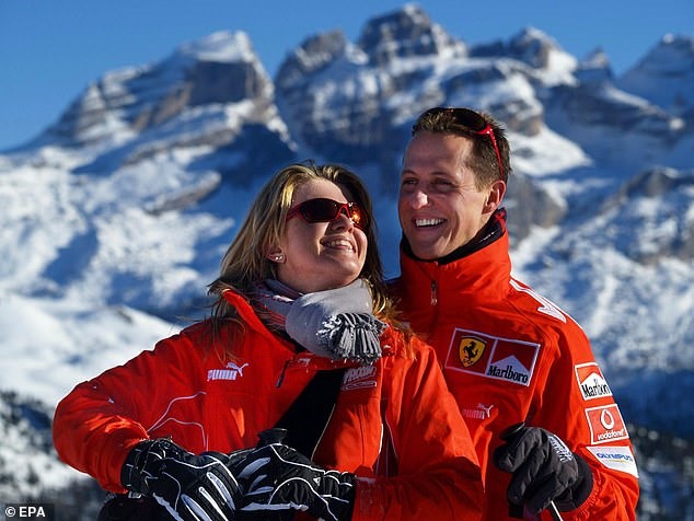 Schumacher và người vợ Corinna. Ảnh: EPA.