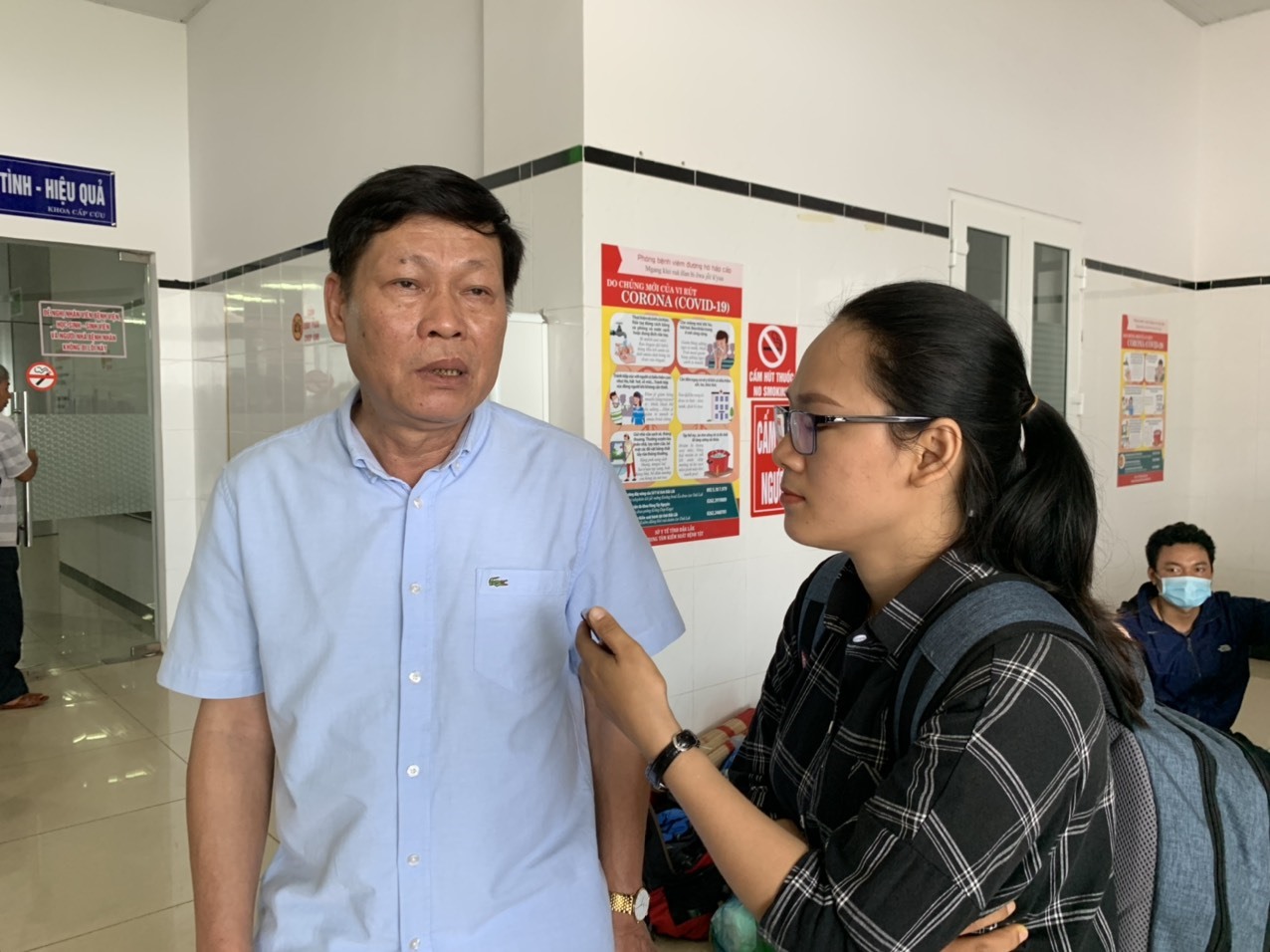 Chủ tịch tỉnh Đắk Nông Nguyễn Bốn trực tiếp thăm hỏi bệnh nhân đang điều trị tại Đắk Lắk.
