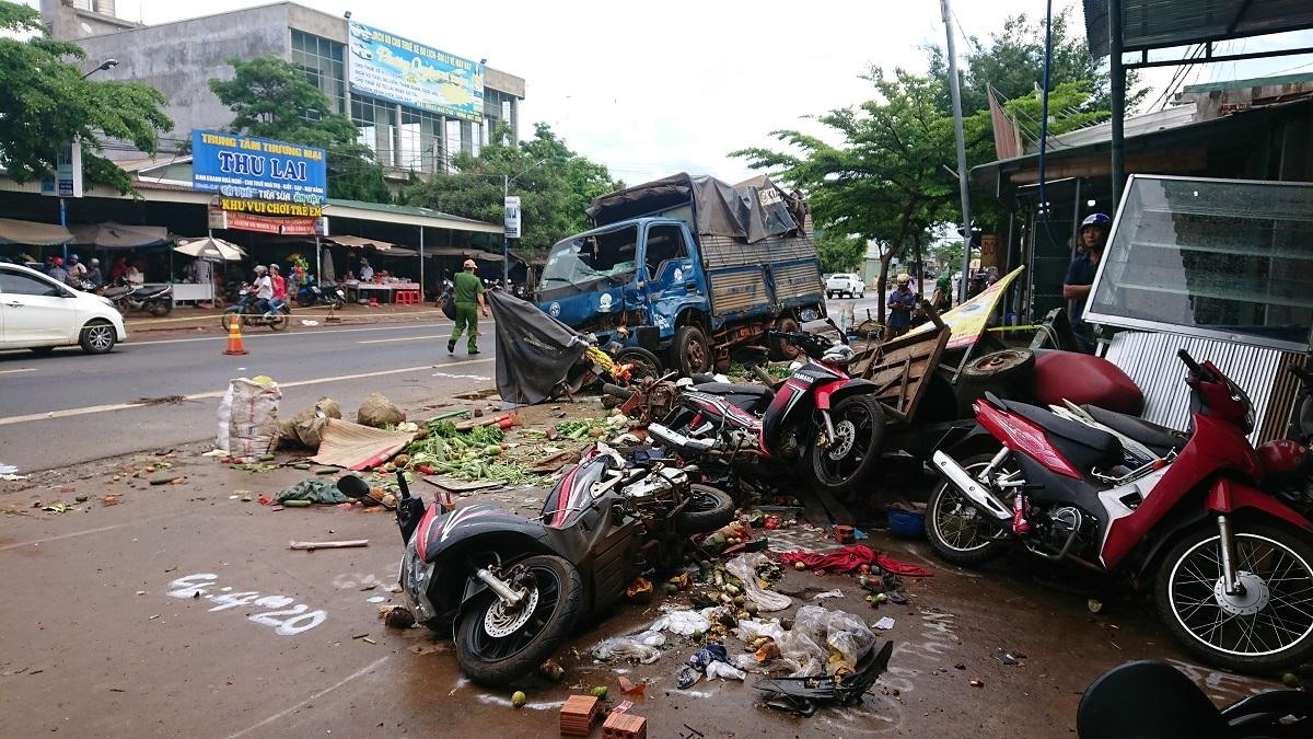 Liên quan đến vụ xe tải gây tai nạn thảm khốc xảy ra tại Đắk Nông, hiện công an đã tạm giữ tài xế Ngô Văn Bền để điều tra, làm rõ vụ việc.