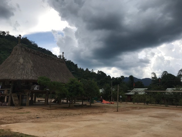 Dù là mùa hè nhưng thời tiết ở Axan khá dễ chịu. Vào buổi chiều, những cơn mưa ngắn thường xuất hiện bất chợt nơi đây. Ảnh: M.H