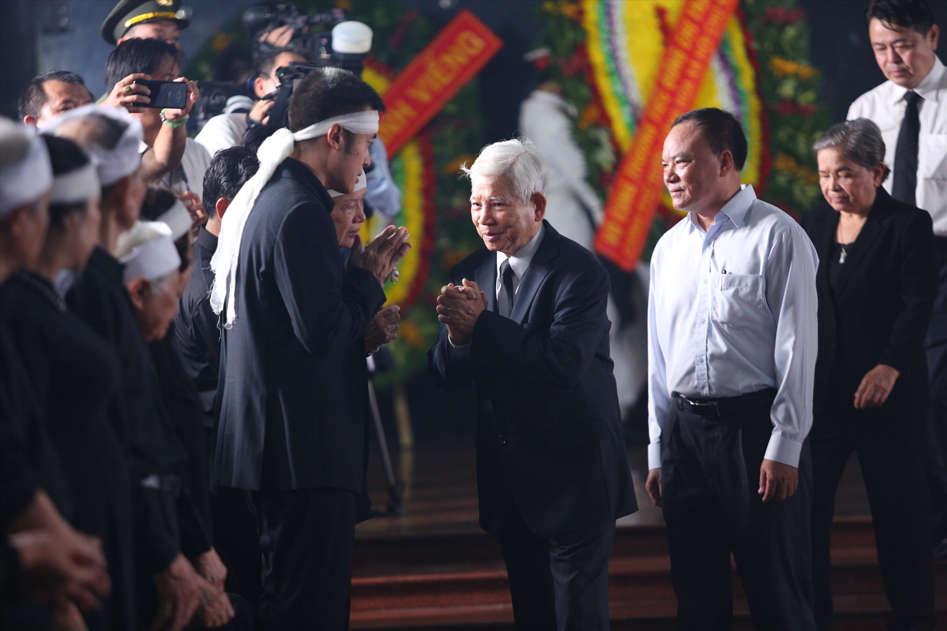 Nguyên Chủ tịch Nước Nguyễn Minh Triết chia buồn cùng gia quyến đồng chí Trần Quốc Hương.