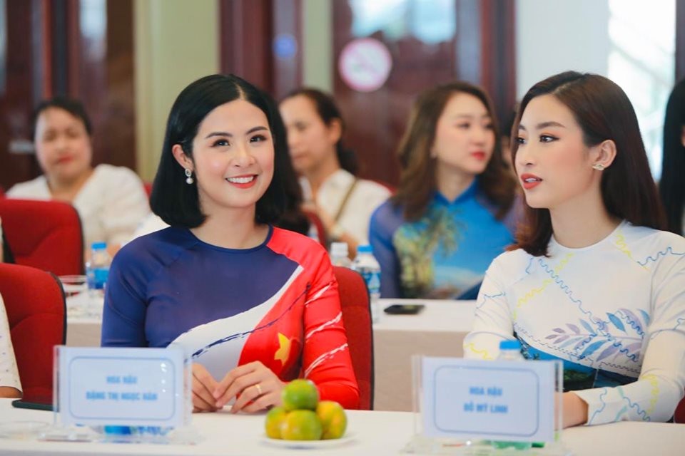 Hoa hậu Việt Nam Đặng Thị Ngọc Hân và Đỗ Mỹ Linh tham dự họp báo sáng 16.6. Ảnh: Hoàng Mơ