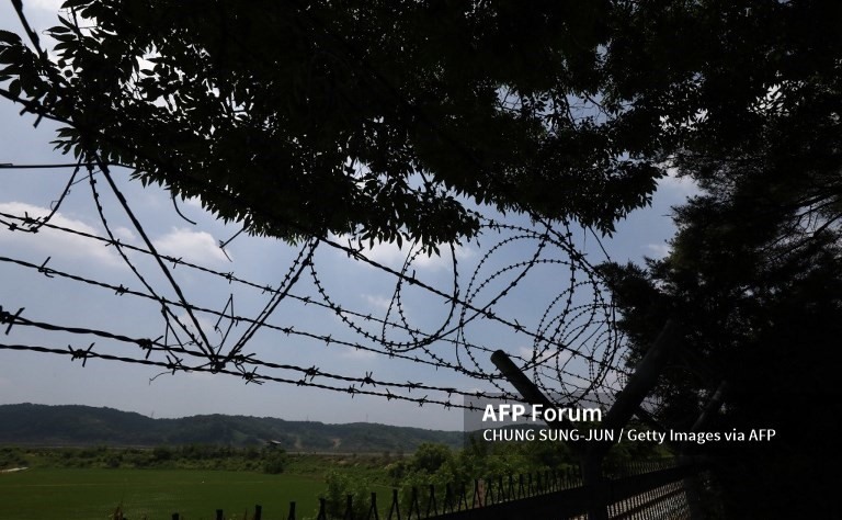 Hàng rào dây thép gai tại Imjingak, gần khu phi quân sự tại Paju, Hàn Quốc. Ảnh: AFP
