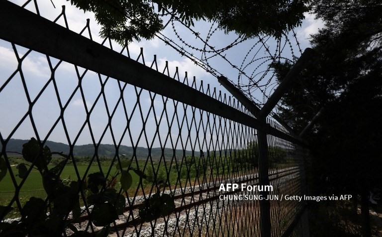 Hàng rào được dựng cẩn thận tại  Imjingak, gần khu phi quân sự ở Paju, Hàn Quốc. Ảnh: AFP