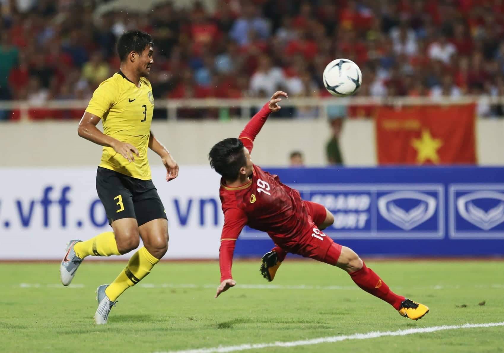 Quang Hải sút tung lưới Malaysia tại lượt đi vòng loại World Cup 2022. Ảnh Hải Nguyễn