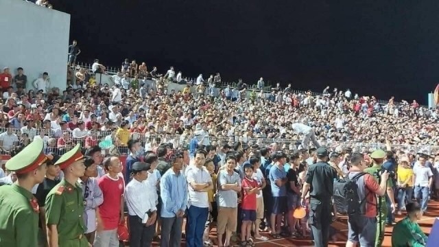 Siam Sport của Thái Lan choáng ngợp trước lượng khán giả đến sân xem bóng đá tại Việt Nam. Ảnh: Siam Sport