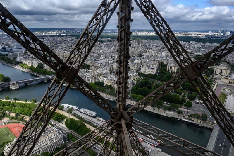 Kể từ khi các biện pháp hạn chế được ban bố vào tháng 3, số khách du lịch đến Pháp đã giảm khoảng 80% so với cùng kỳ năm ngoái. Ảnh: AFP.